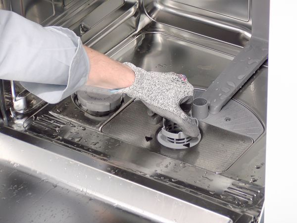 zelf vaatwasser ontstoppen
